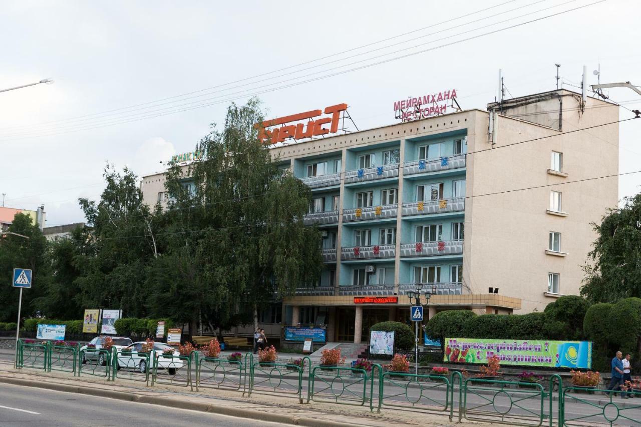Tourist Hotel Ustʼ-Kamenogorsk Zewnętrze zdjęcie